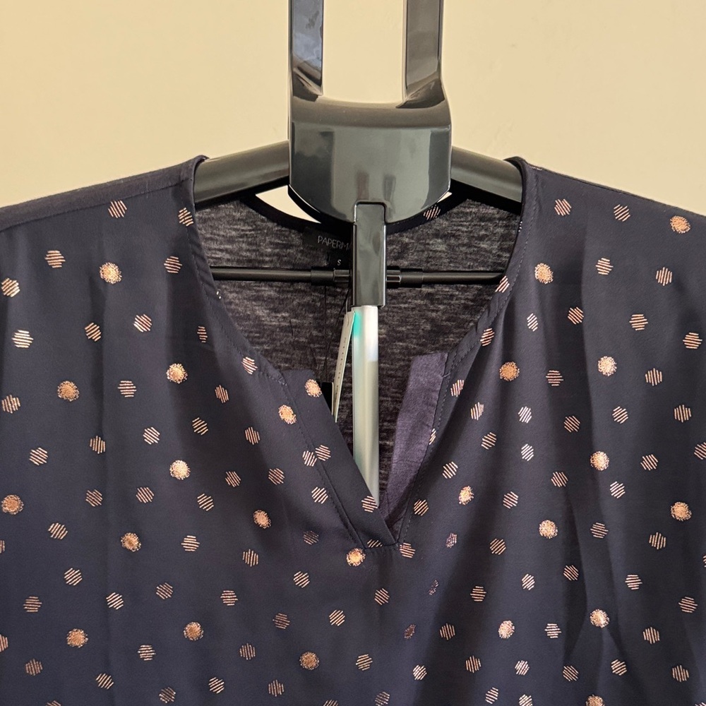 NWT Women's Navy with Gold Polka Dot Pattern Short Sleeve Top Size Small - Picture 15 of 15